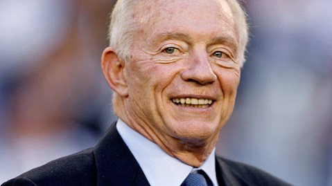 Jerry Jones can prove to be a distraction to the Cowboys this season (Via AP)